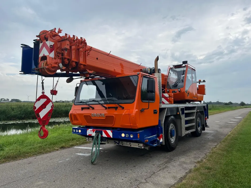 Grove hijskranen te koop en voor in koop. Kranen, onderdelen en toebehoren.
